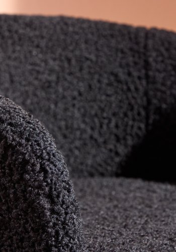 VENTURE DESIGN Fluffy Sessel, mit Armlehnen – schwarzer Polyester-Teddystoff und Stahl