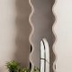 VENTURE HOME Loui gulvspejl, organisk - spejlglas og beige MDF (158x49)