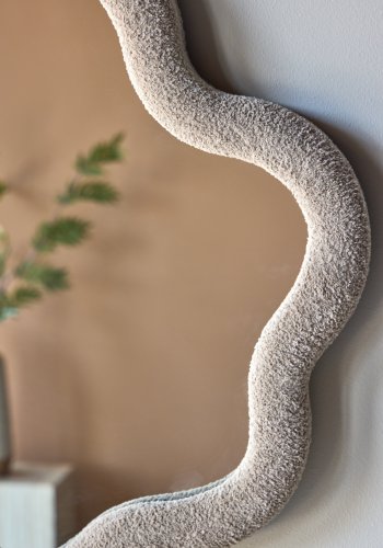 VENTURE DESIGN Kungsbacka v�gspejl, organisk - spejlglas og beige boucl� (70x70)