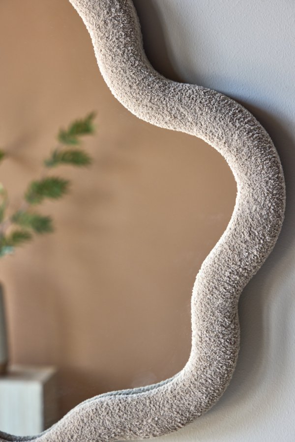 VENTURE DESIGN Kungsbacka v�gspejl, organisk - spejlglas og beige boucl� (70x70)