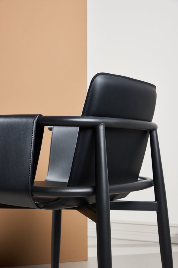 VENTURE DESIGN Bj&auml;re L�nestol 60x61x78 cm - Metalstel / Sort PU