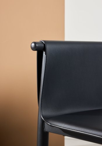 VENTURE DESIGN Bj�re spisebordsstol, m. arml�n - sort polyurethan og sort metal