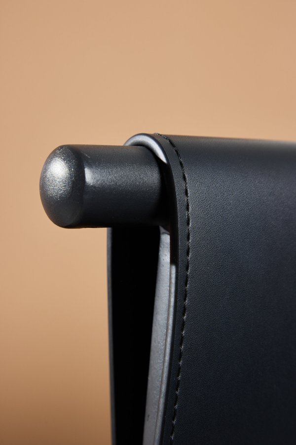 VENTURE DESIGN Bj&auml;re L�nestol 60x61x78 cm - Metalstel / Sort PU