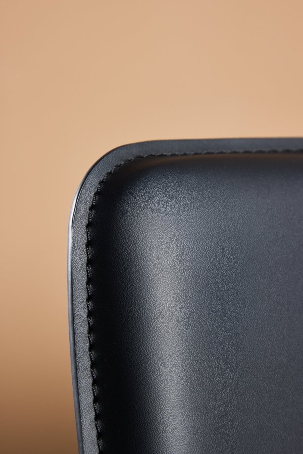 VENTURE DESIGN Bj&auml;re L�nestol 60x61x78 cm - Metalstel / Sort PU