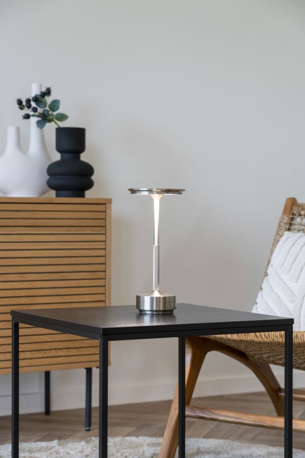 HOUSE NORDIC Lyneham LED-bordlampe, oppladbar - slvfarget aluminium