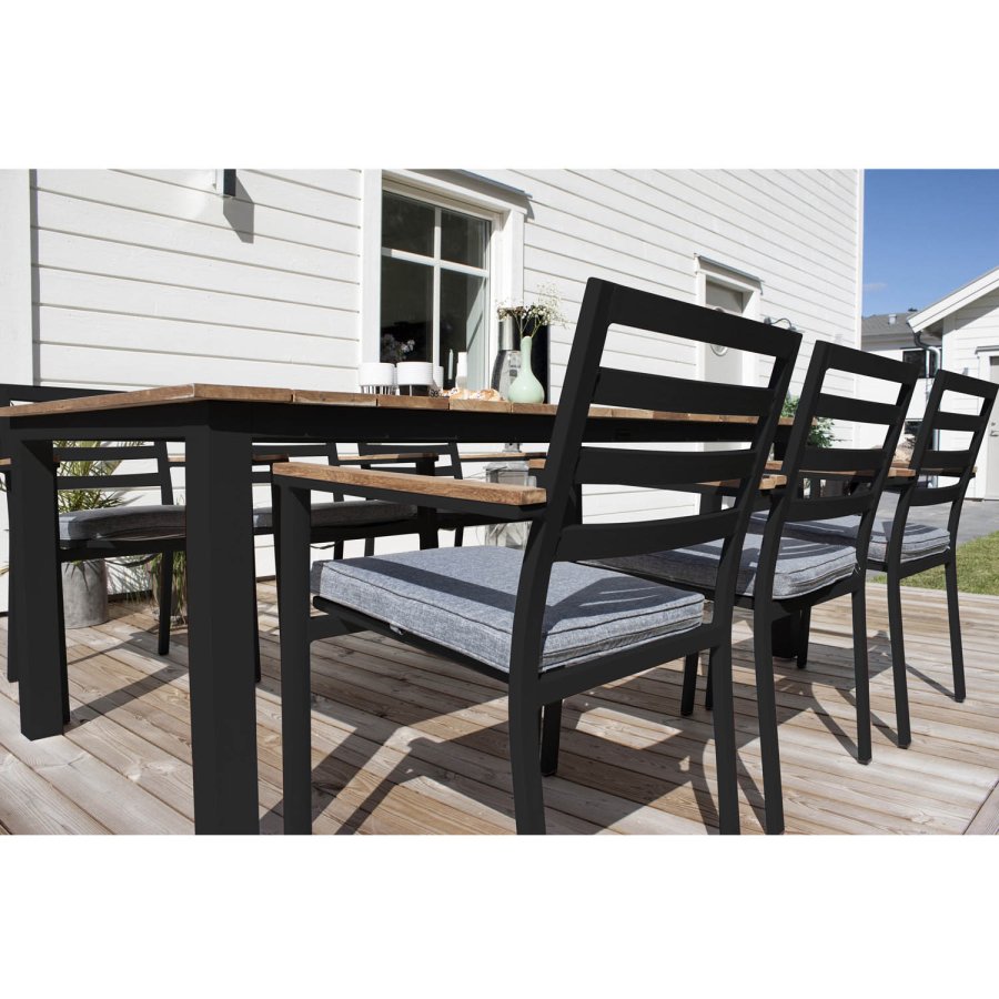 VENTURE DESIGN Brasilia hagestol, med armlener og mrkegr pute - naturlig teak og svart aluminium