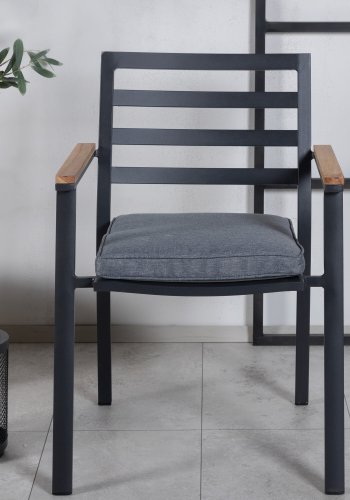 VENTURE DESIGN Brasilia hagestol, med armlener og m�rkegr� pute - naturlig teak og svart aluminium