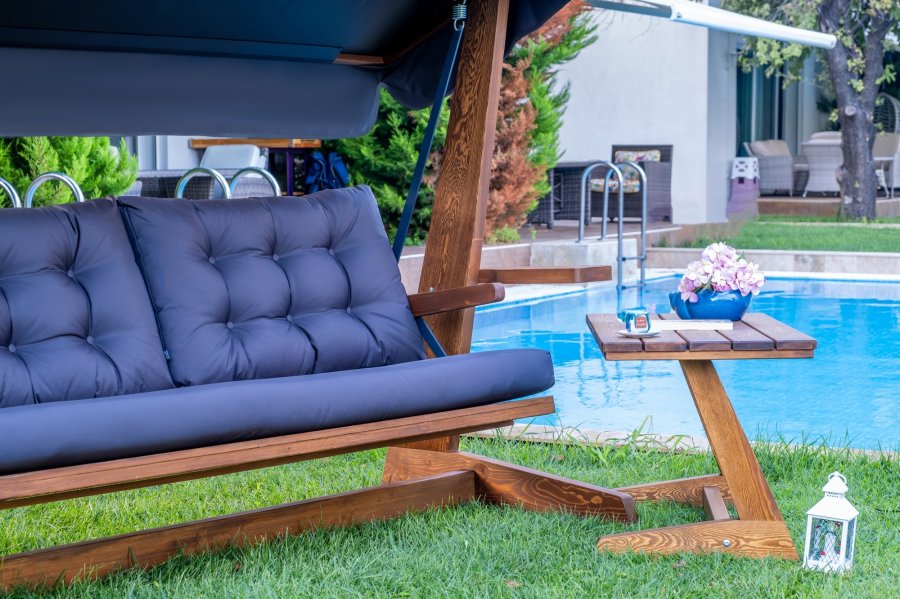 NORDVRK Viva 2400 utendrs trippelhengende sofa - antrasittgrtt polyesterstoff og grantre