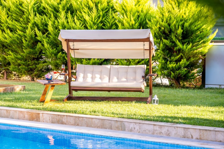 NORDVRK Viva 2400 utendrs trippel hengende sofa - beige polyesterstoff og grantre