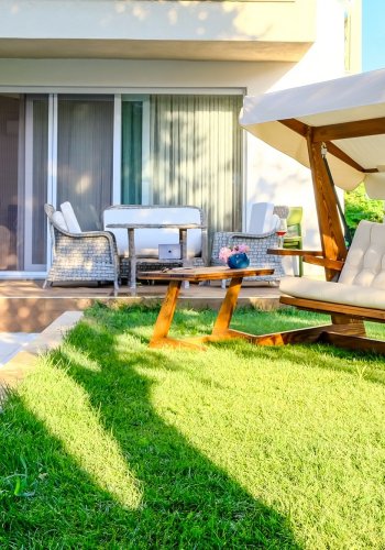 NORDVRK Viva 2400 utendrs trippel hengende sofa - beige polyesterstoff og grantre