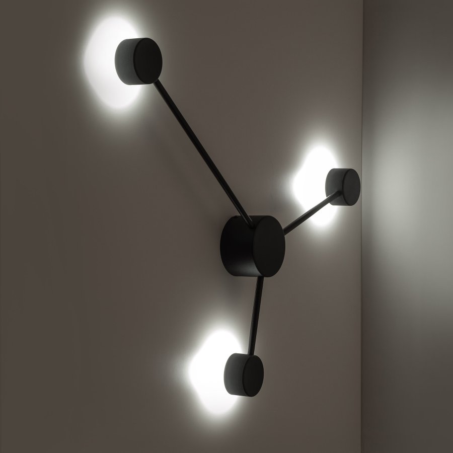 TK Avia vegglampe - svart metall