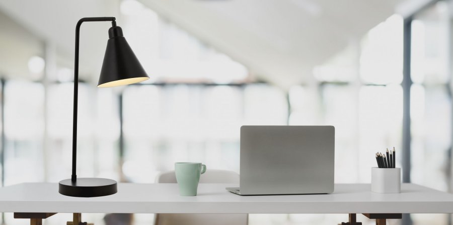 LUMI Tischleuchte - schwarzes Metall