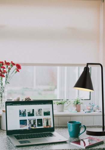 LUMI Tischleuchte - schwarzes Metall