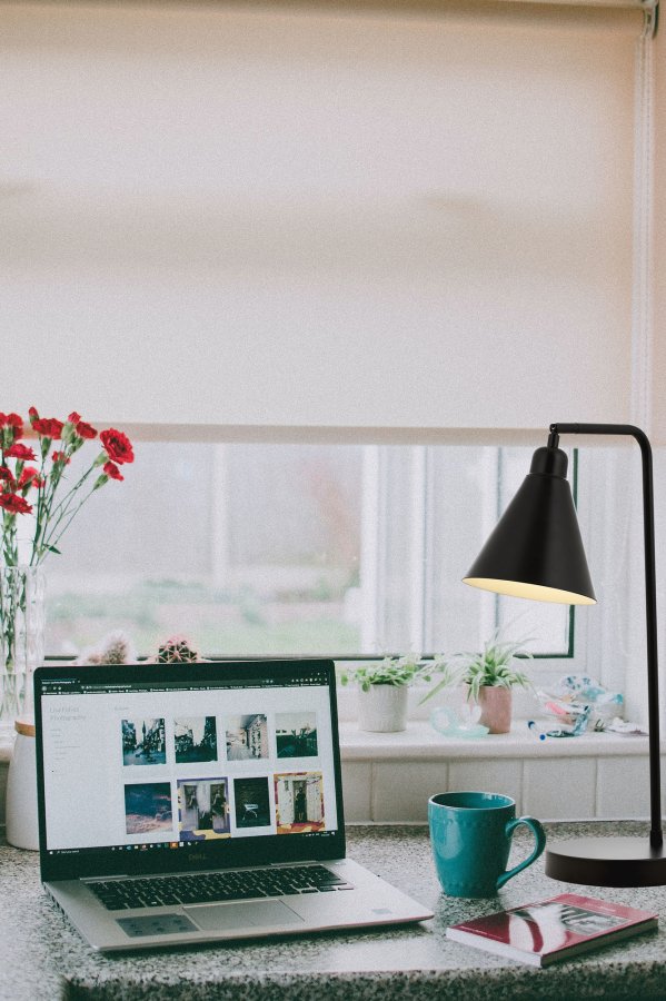 LUMI Tischleuchte - schwarzes Metall