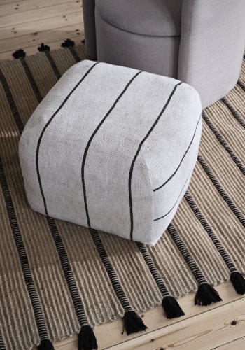 BROSTE COPENHAGEN Sigrid Pouf, quadratisch – Hellbeige und Schwarz (50x50)