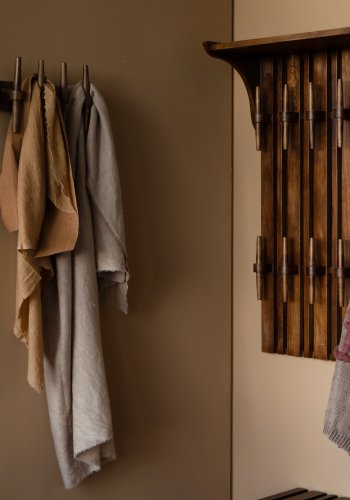 DUTCHBONE Jakub Hutständer, mit Haken – walnussfarbenes Mangoholz