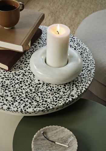 BROSTE COPENHAGEN Agari Beistelltisch, rund – grau/schwarzer Terrazzo und Rainy Day Grauguss (45)