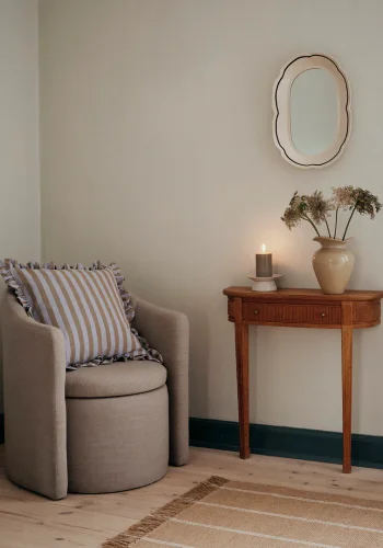 BROSTE COPENHAGEN Hilma Wandspiegel, oval – Spiegelglas und cremeweiße/schwarze Keramik (45 x 30)