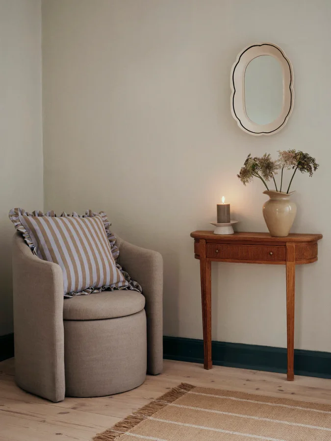 BROSTE COPENHAGEN Hilma Wandspiegel, oval – Spiegelglas und cremeweiße/schwarze Keramik (45 x 30)