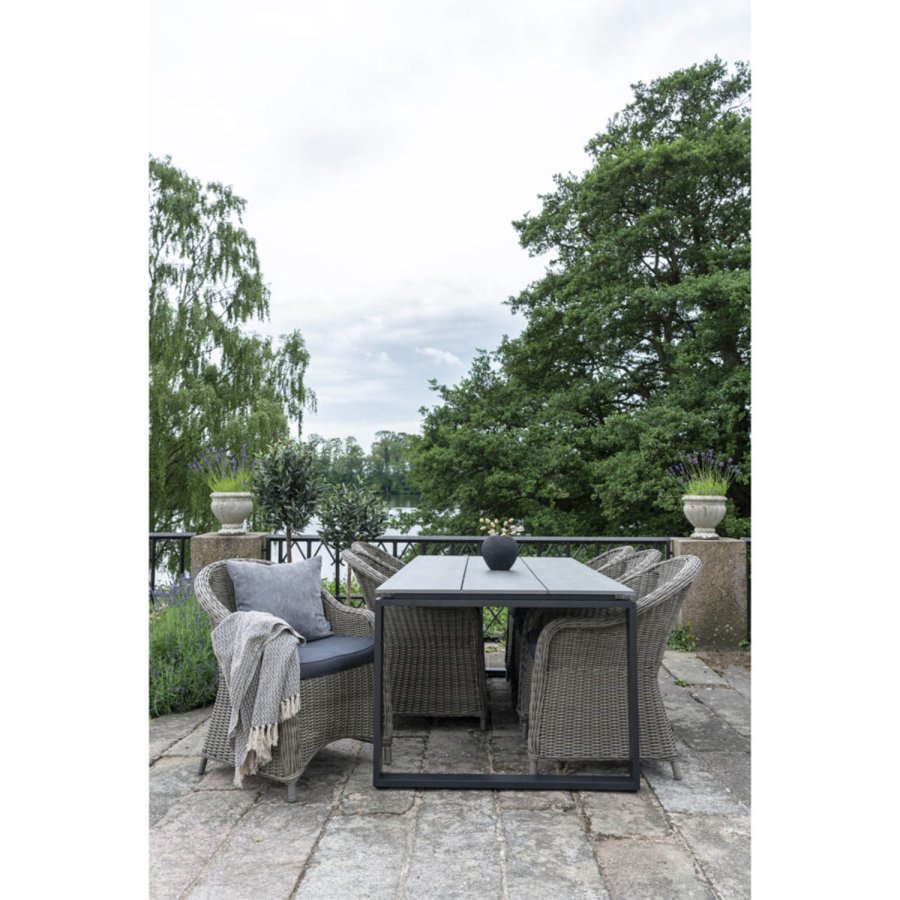 HOUSE NORDIC Denver hagebord - gr nonwood og svart aluminium (220x100)