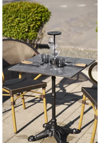 HOUSE NORDIC uteserveringsbord, firkantet - m�rkegr� bordplate i marmorlook og svart st�pejern (60x60)