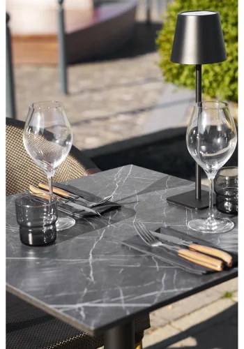 HOUSE NORDIC uteserveringsbord, firkantet - m�rkegr� bordplate i marmorlook og svart st�pejern (60x60)