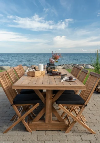 HOUSE NORDIC Volos og Toledo hagembelsett, 1 hagebord og 8 hagestoler - naturlig teak