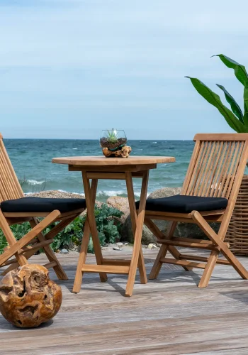 HOUSE NORDIC Oviedo og Toledo hagembelsett, 1 kaféhagebord og 2 hagestoler - naturlig teak