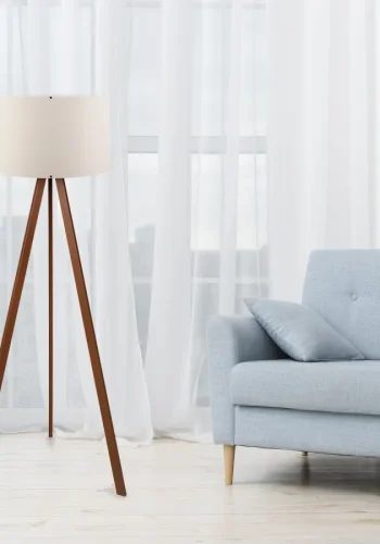 LUMI Zephyria gulvlampe - sand PVC-stoff og brun MDF