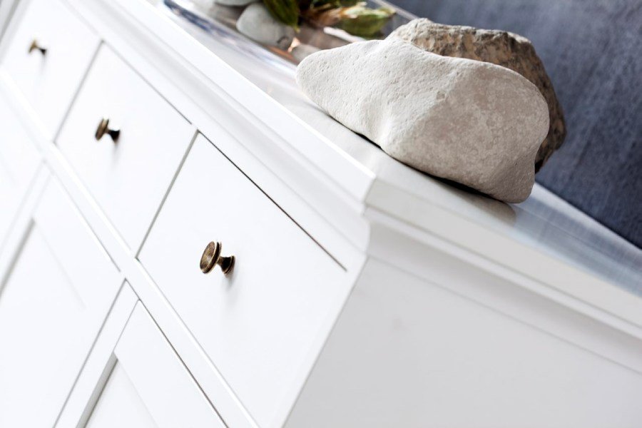 
TVILUM paris skænk - hvidt træ, 3 skuffer og låger
