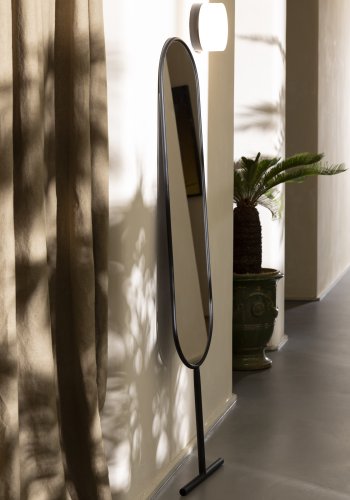 ZUIVER Tess gulvspeil, ovalt - speilglass og sort stl (165x38,5)