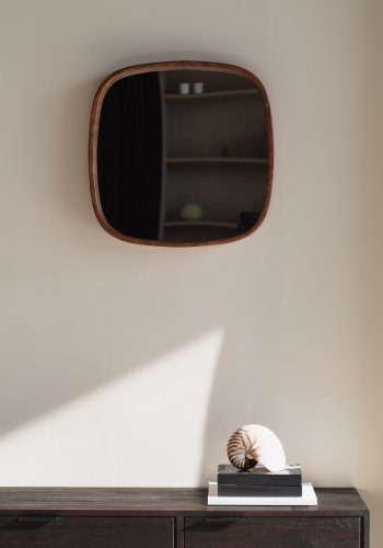 WHITE LABEL LIVING Nyko veggspeil, firkantet - speilglass og brunt gummitre (50x50)