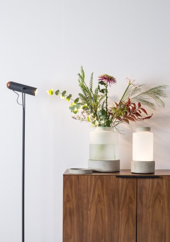 ZUIVER Reina L vase, rund, m. lett, oppladbar - glass og gr betong