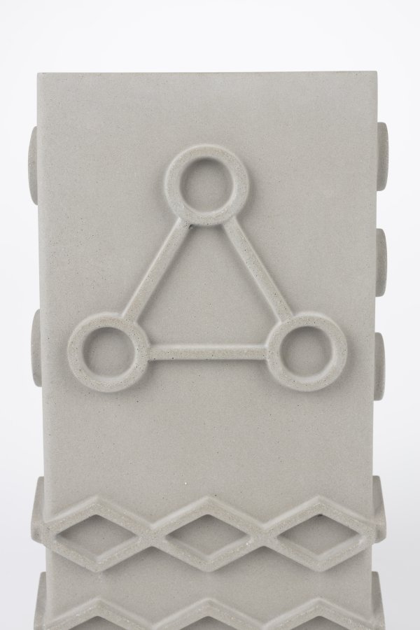 ZUIVER Grafisk vase, firkantet - gr betong