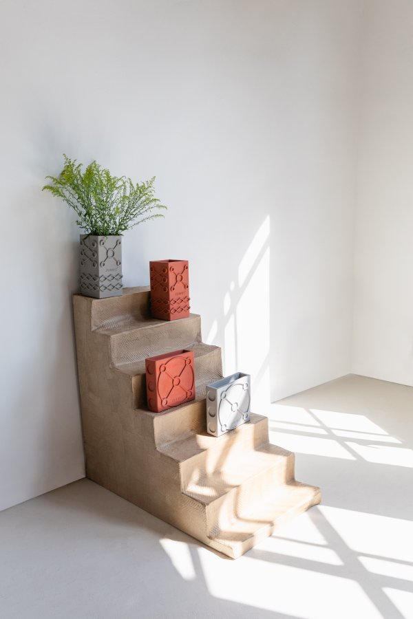 ZUIVER Grafisk vase, firkantet - gr betong