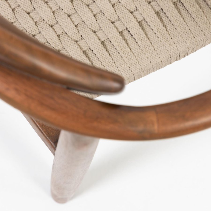 KAVE HOME Beige Glynis spisebordstol, med armlener - eukalyptus tre