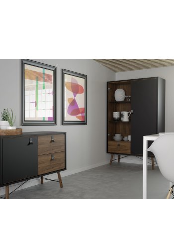 TVILUM Ry vitrineskap, m. 2 drer og 1 skuff - glass, valntt/sort folie og tre