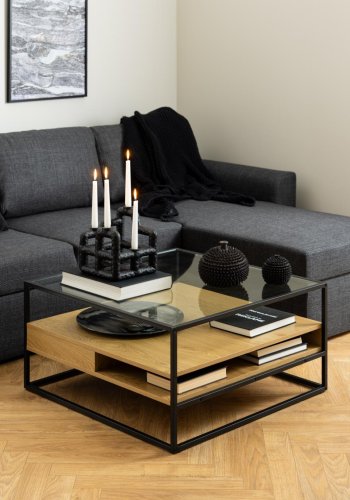 ACT NORDIC Randolf Couchtisch, mit 2 Ablagen - Klarglas, Melamin Wildeiche natur, mattschwarzer Stahl (80x80)