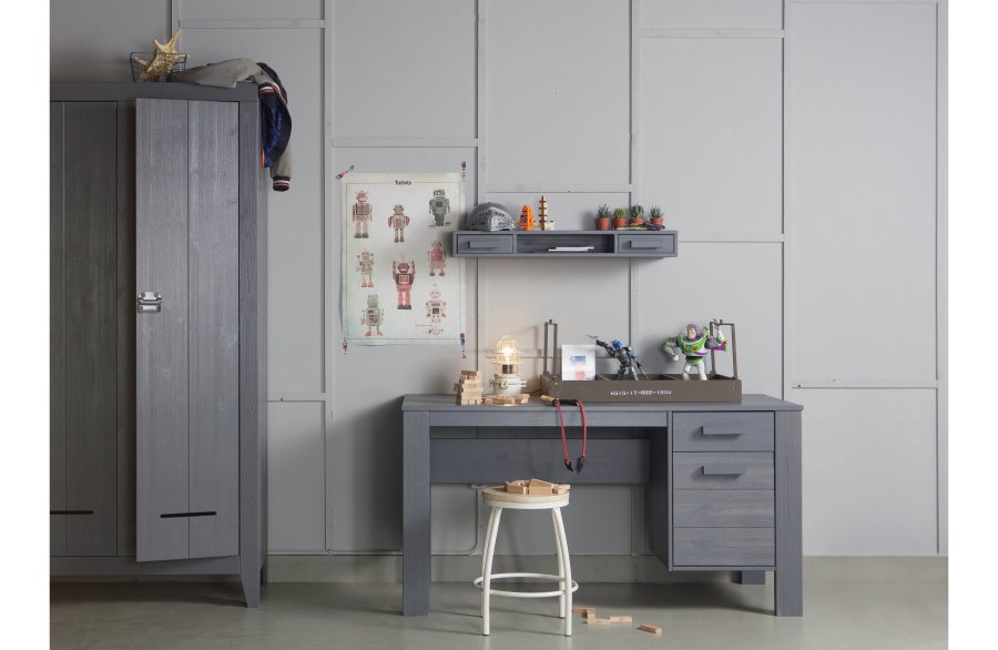 TRE Dennis skrivebord, m. 1 dr, 1 hylle og 1 skuff - stlgr furu (141x59)