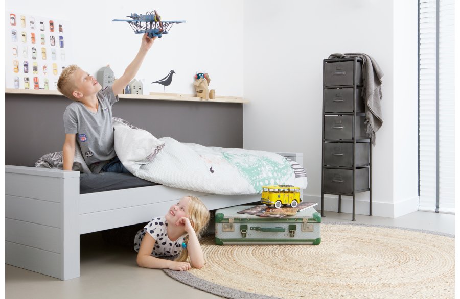 TRE Dennis juniorsengeramme, ekskl. spaltebunn, madrass og skuff - betonggr furu (90x200)