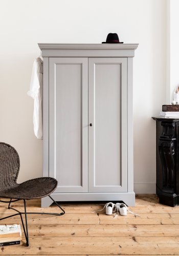 TRE Isabel-skap, m. 2 drer og 4 hyller - betonggr furu og melamin