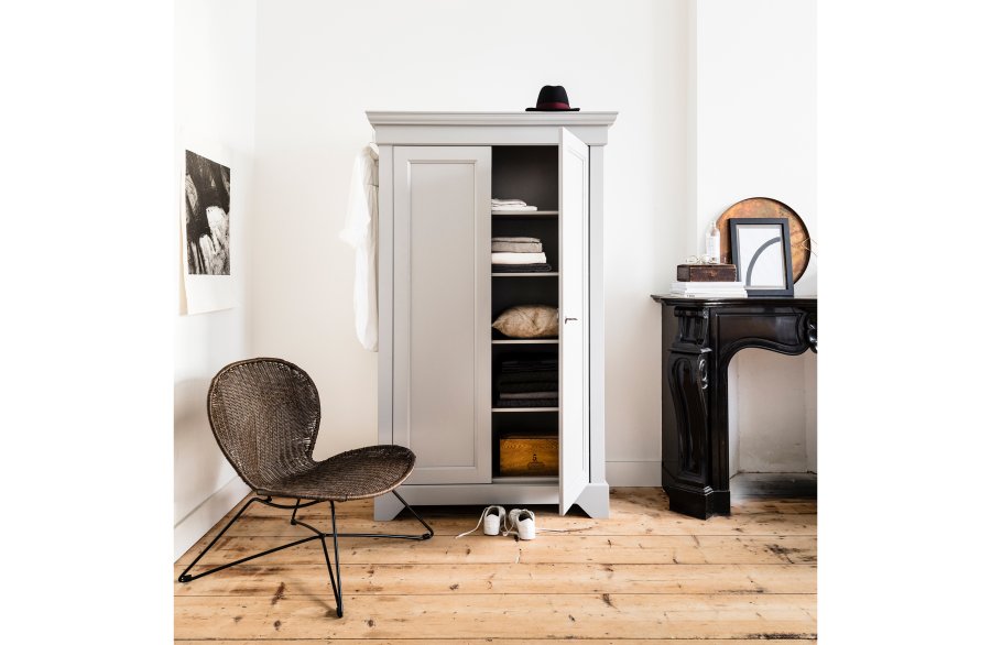 TRE Isabel-skap, m. 2 drer og 4 hyller - betonggr furu og melamin