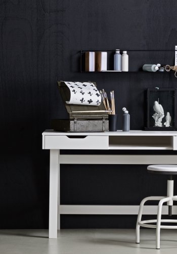 TRE Nikki skrivebord, m. 1 rom og 2 skuffer - hvit furu (140x62)