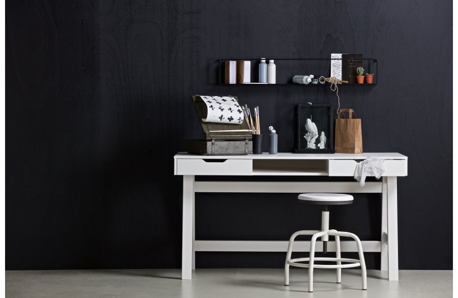 TRE Nikki skrivebord, m. 1 rom og 2 skuffer - hvit furu (140x62)