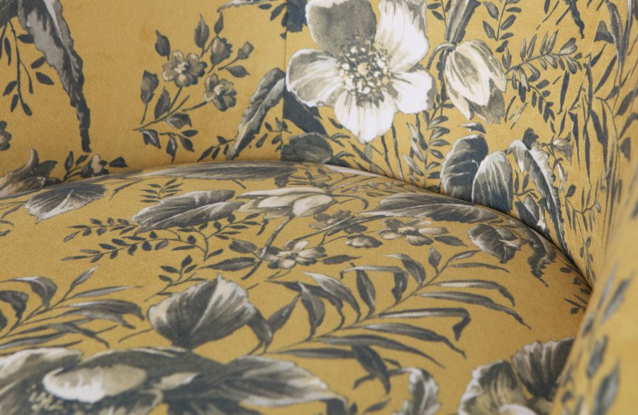 WOOOD Vogue lenestol - sennepsgul flyelspolyester med valmuetrykk og sort metall