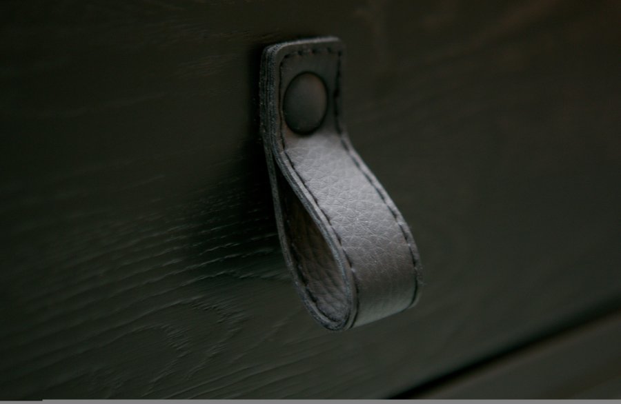 TRE EKSKLUSIV Silas sidebord, m. 2 skuffer - svart Blacknight brstet ask og metall (140x40)