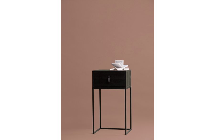 TRE Zola nattbord, m. 1 skuff - svart tre og metall (40x35)