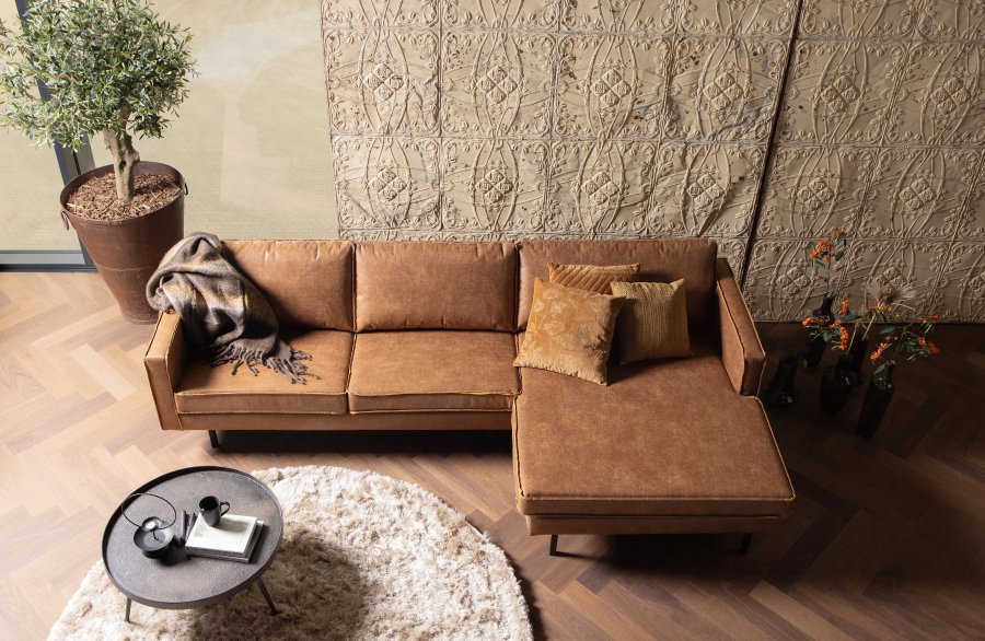 WOOOD Rodeo sofa, med hyre sjeselong - cognac stoff