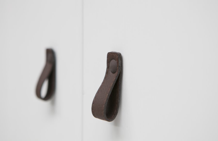 WOOOD Slips garderobe, m. 2 drer, 4 hyller og 1 hengerstang - hvit furu og melamin