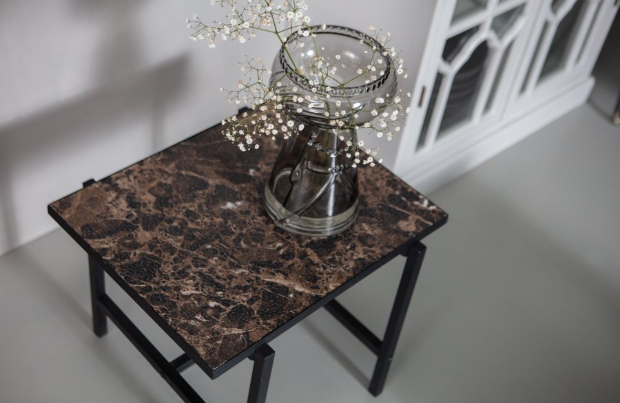 WOOOD Turn Around sidebord, vendbar bordplate - brun marmorlook/svart MDF og sort stl (50x44)